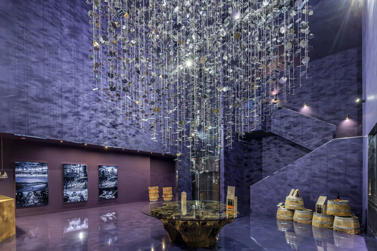 Crystal-rain ceiling in the Bóveda