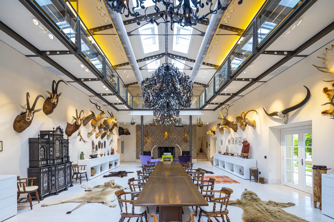 Bottle-rain tasting room — Bodega Es Fangar