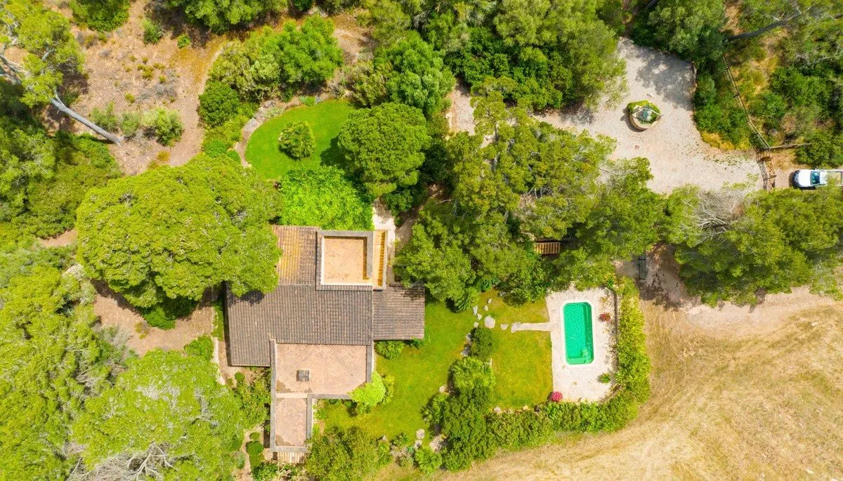 Casa de campo mallorquina con piscina privada, junto a los viñedos ecológicos de la finca Es Fangar.